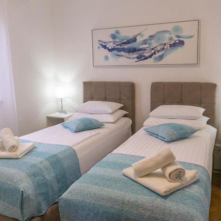 Apartment Jadran Малинська Екстер'єр фото
