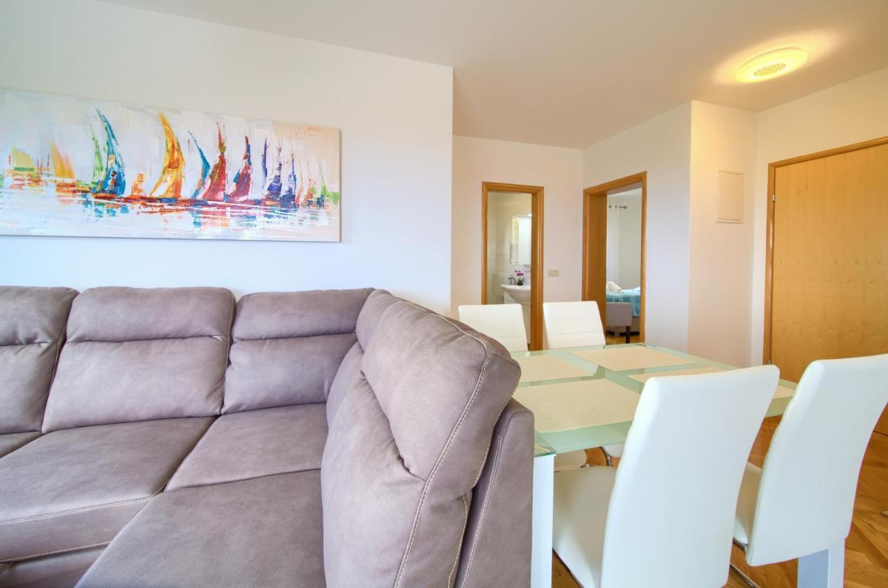 Apartment Jadran Малинська Екстер'єр фото